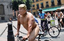 Голые велосипедисты на улицах Мехико