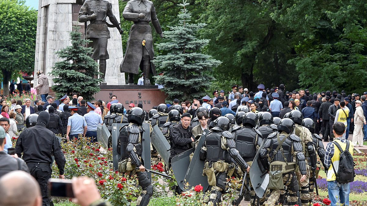 قوات خاصة تعتقل المئات من المعارضين لمسار الانتخابات التي هندسها نزارباييف