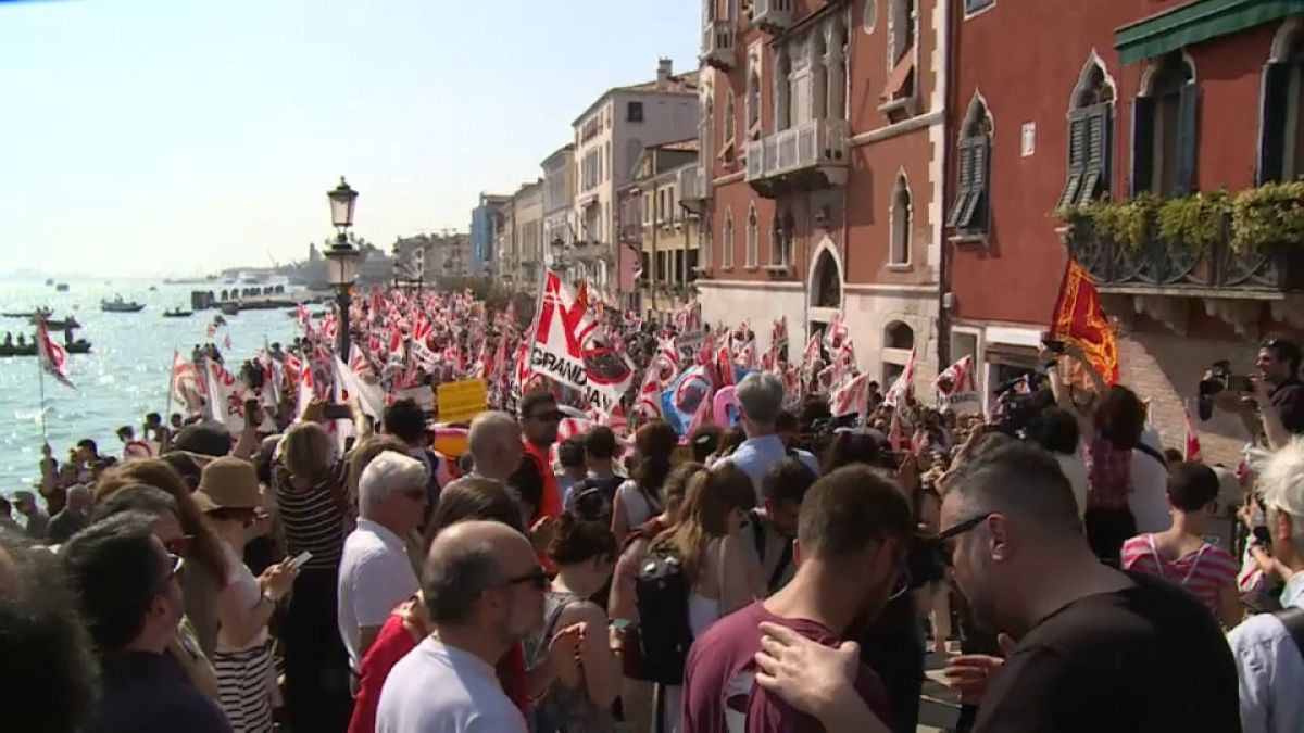 Protesta masiva contra los cruceros en Venecia