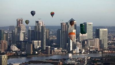 Londra semalarında sıcak hava balonları