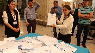 Formális kazah elnökválasztás 500 letartóztatással