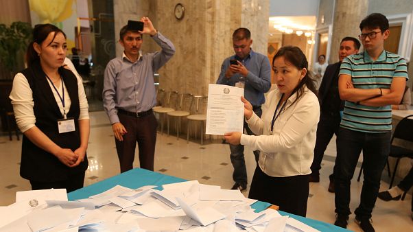 Токаев побеждает на президентских выборах - экзит-поллы Токаев побеждает на президентских выборах - экзит-поллы