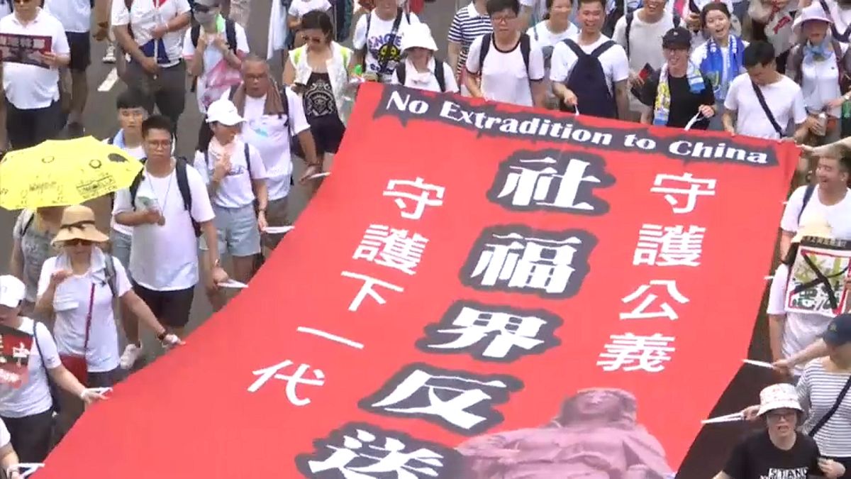 Massenproteste in Hongkong: Wird Regierungschefin einlenken?