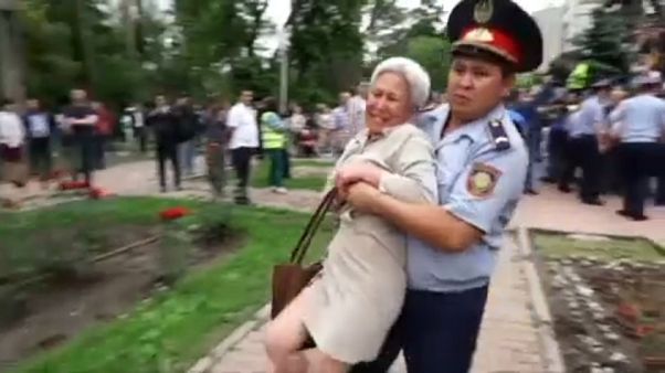 Manifestations réprimées au Kazakhstan lors du scrutin présidentiel Manifestations réprimées au Kazakhstan lors du scrutin présidentiel
