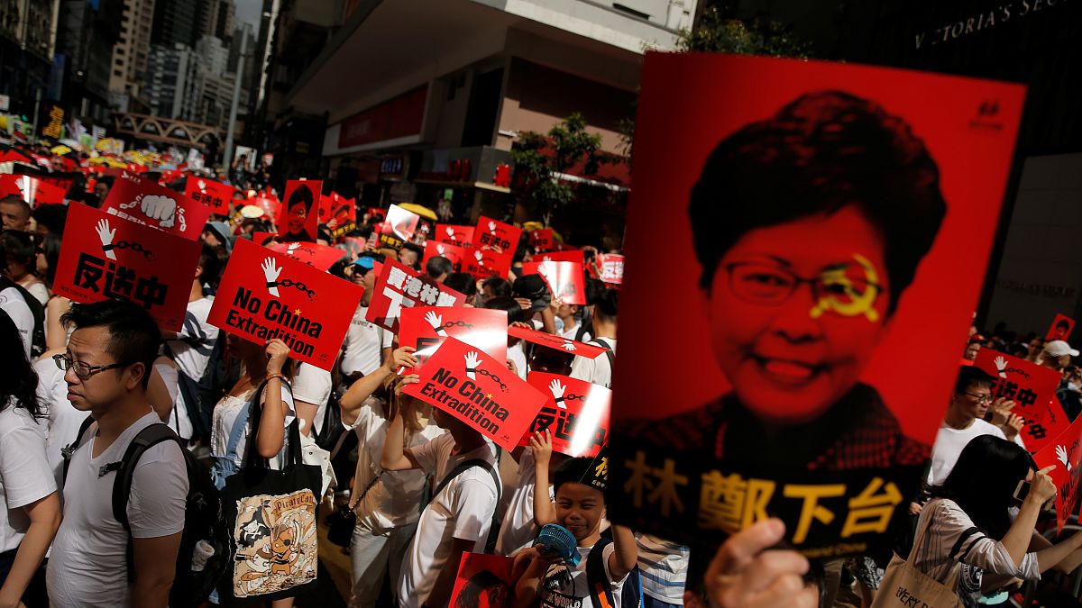Hong Kong : l'exécutif reste inflexible sur l'extradition, malgré la contestation