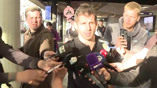 İzlandalı spor muhabirlerinden "fırçayı tutan ben değildim" savunması İzlandalı spor muhabirlerinden "fırçayı tutan ben değildim" savunması