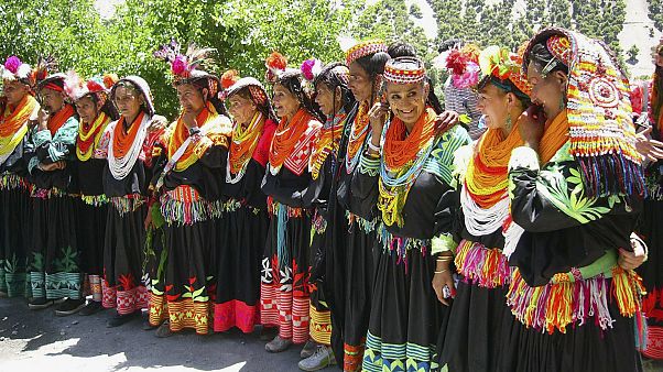 اقلیت کالاش پاکستان خطاب به گردشگران: ما حیوانات باغوحش نیستیم اقلیت کالاش پاکستان خطاب به گردشگران: ما حیوانات باغوحش نیستیم