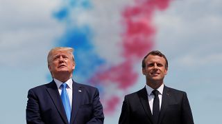 الرئيسان الأميركي والفرنسي خلال الاحتفال بذكرى إنزال النورماندي منذ أيام