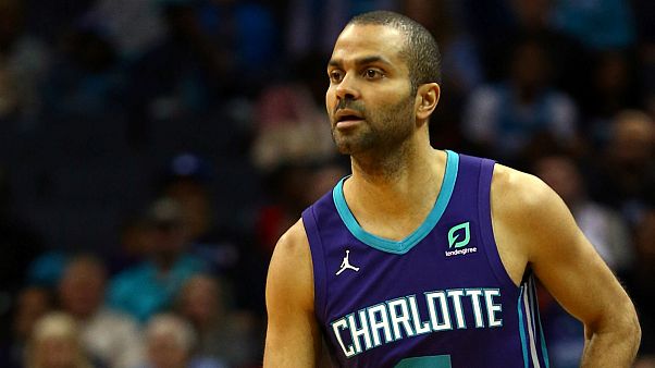 Tony Parker "pendura" as botas após um ano nos Charlotte Hornets Tony Parker "pendura" as botas após um ano nos Charlotte Hornets