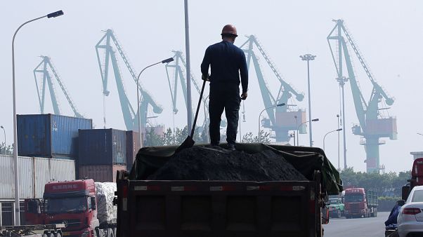 Ouvrier près du port de Tianjin (Chine), le 16 mai 2019 Ouvrier près du port de Tianjin (Chine), le 16 mai 2019