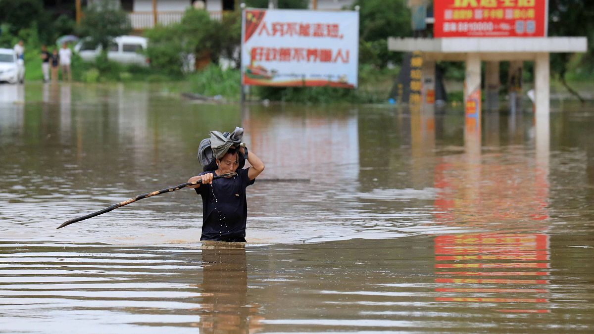 فيديو.. الأمطار الموسمية جنوب الصين تقتل خمسة أشخاص و تحاصر آلافا آخرين
