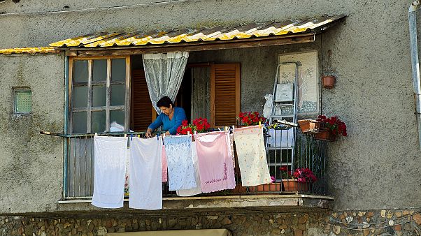 Αποζημίωση στην πρώην σύζυγό για τις δουλειές του σπιτιού Αποζημίωση στην πρώην σύζυγό για τις δουλειές του σπιτιού