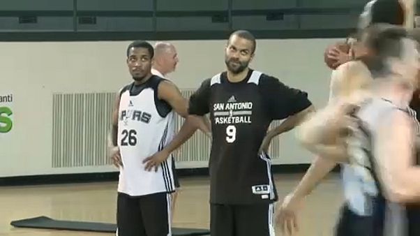 Az NBA visszavonuló legendáját dicséri a kosaras társadalom Az NBA visszavonuló legendáját dicséri a kosaras társadalom