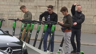 Video | Paris'te elektrikli scooter 'istilasına' belediye savaş açtı
