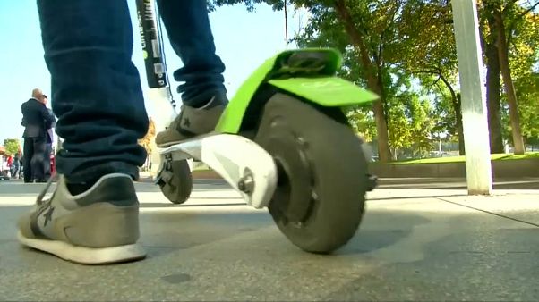 LKW crasht in E-Scooter: 25-Jähriger stirbt in Paris LKW crasht in E-Scooter: 25-Jähriger stirbt in Paris
