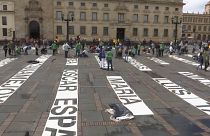 برگزاری پرفورمنس خیابانی به یاد قربانیان دستیابی به معاهده صلح کلمبیا