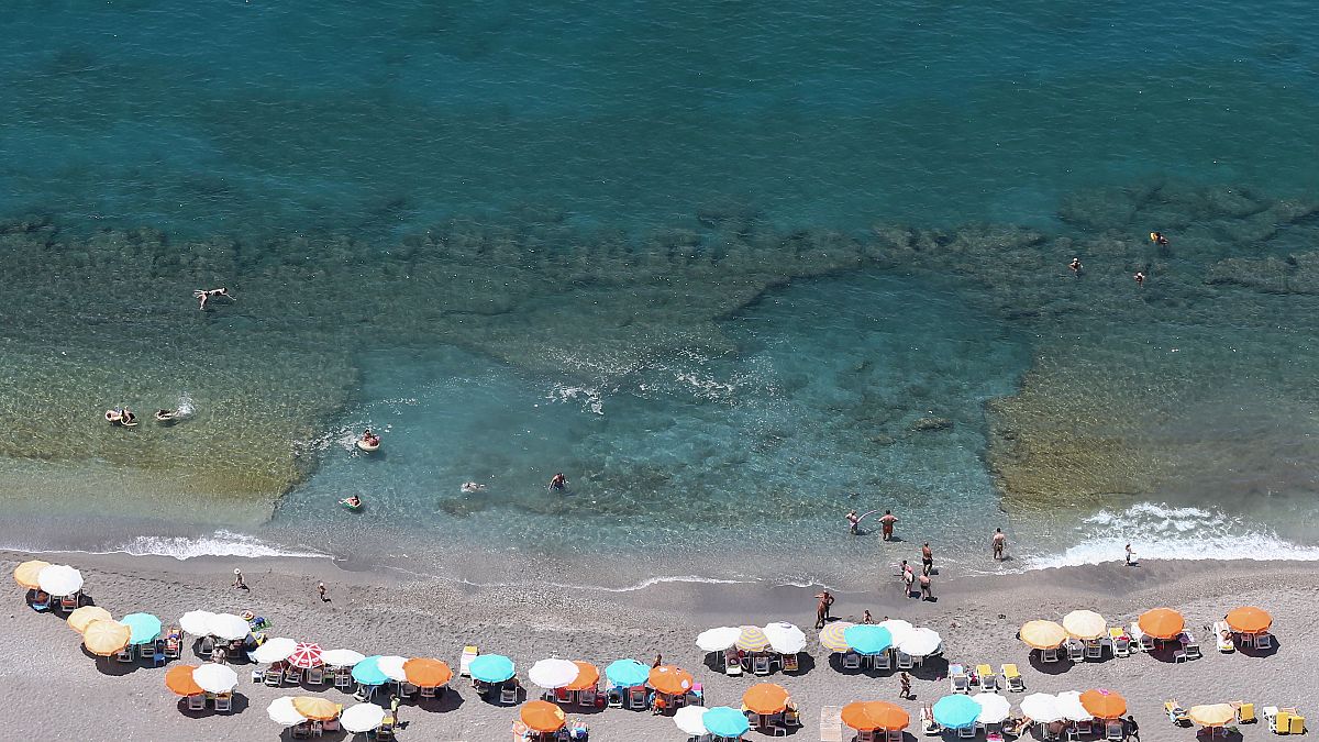 Antalya: Gazipaşa plajlarında Suriyeli mülteci yasağını belediye başkanı veto etti