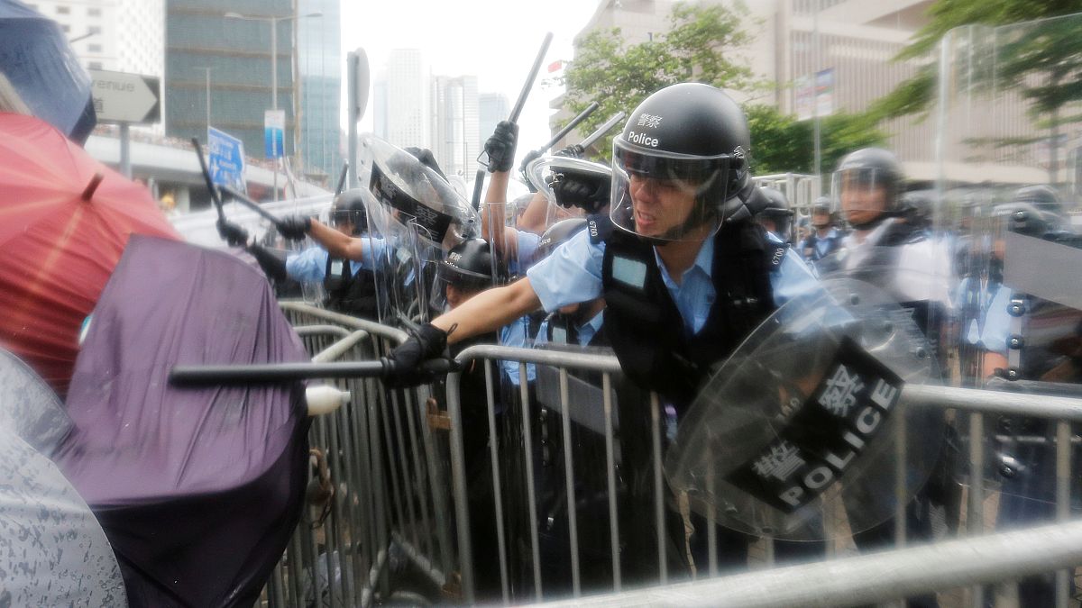 Violents affrontements avec la police à Hong Kong
