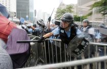 Χονγκ Κονγκ: Συγκρούσεις ξέσπασαν έξω από το κοινοβούλιο