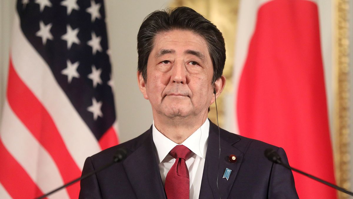 رئيس الوزراء الياباني شينزو آبي في مؤتمر صحفي في طوكيو يوم 27 مايو ايار 2019