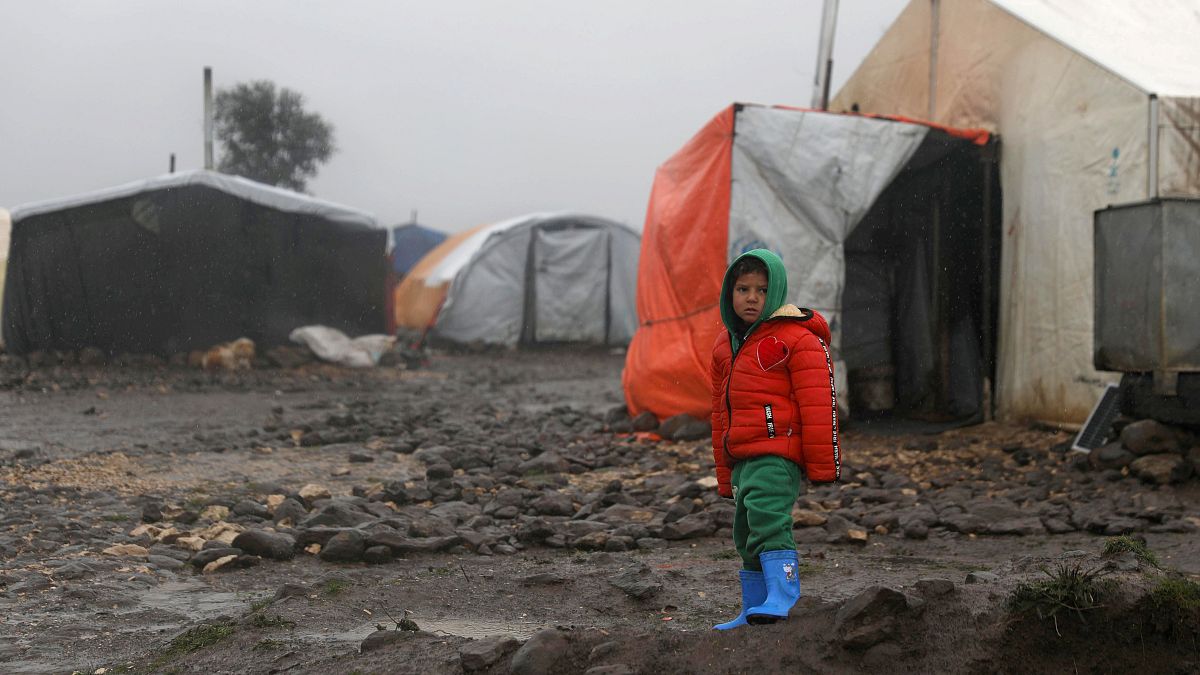 طفل نازح داخليا في مخيم للاجئين بالقنيطرة في الجنوب السوري
