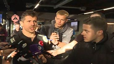 Fırça tutan Belçikalı genç: 'Türkler beni yemeğe götürdü, formayı kendi isteğimle giydim' Fırça tutan Belçikalı genç: 'Türkler beni yemeğe götürdü, formayı kendi isteğimle giydim'