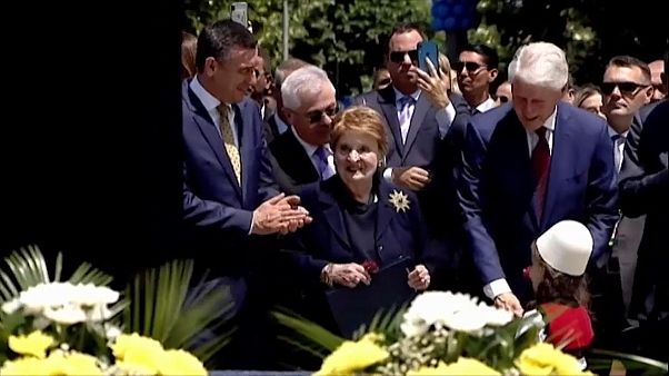 Στο Κόσοβο ο Μπιλ Κλίντον Στο Κόσοβο ο Μπιλ Κλίντον