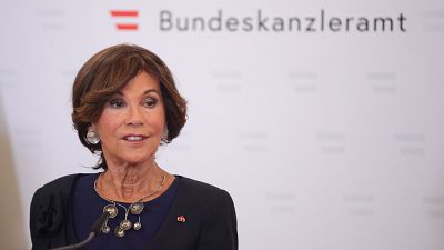 Chanceler austríaca promete estabilidade e segurança
