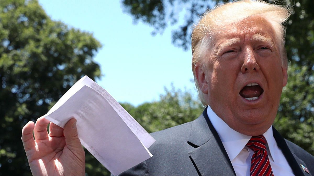 کاغذِ در دست ترامپ، بخشی از توافق محرمانه او با مکزیک را فاش کرد