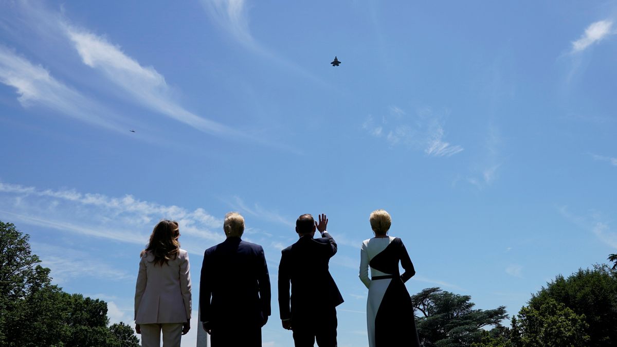 Trump és Duda feleségeikkel csodálják az F-35-öst