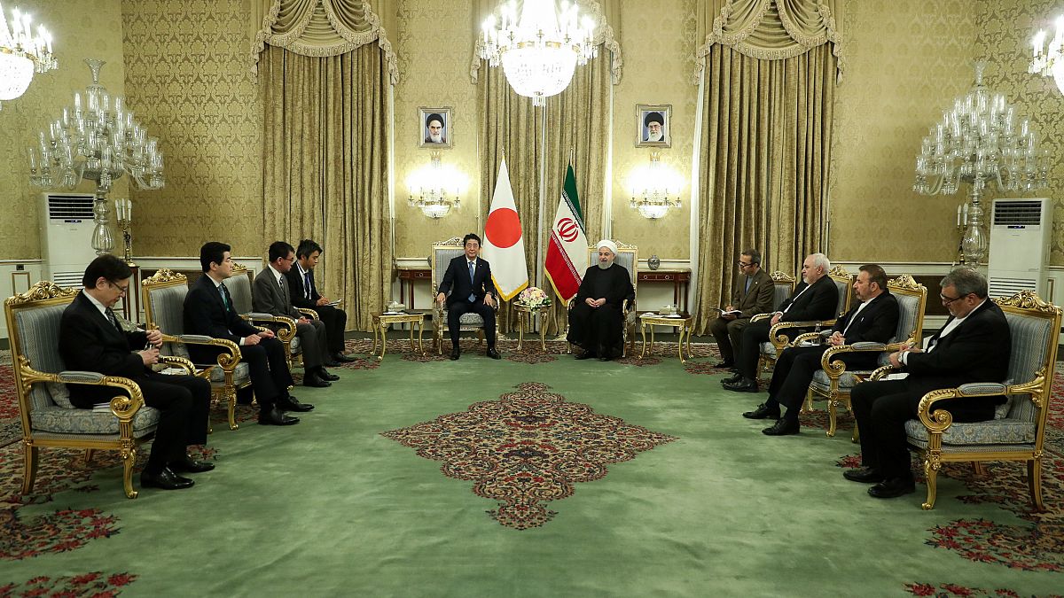 روحاني مستقبلاً رئيس الوزراء الياباني 