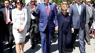 Rocksztárként ünnepelték Clintont Koszovóban