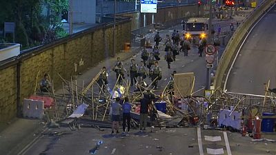 Nach Ausschreitungen: Lage in Hongkong bleibt angespannt