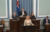 جلسة البرلمان الآيسلندي أثناء مناقشة مشروع قانون الضريبة على المنتجات النسائية