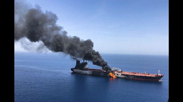 Imágenes de uno de los petroleros en llamas Imágenes de uno de los petroleros en llamas