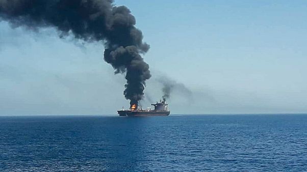 Due petroliere in fiamme al largo dell'Oman, Giappone e Iran sospettano un "attacco" Due petroliere in fiamme al largo dell'Oman, Giappone e Iran sospettano un "attacco"