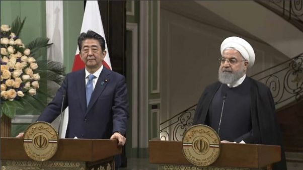 Shinzo Abe a Rouhani: "Giappone farà di tutto per alleviare le tensioni tra Iran e USA" Shinzo Abe a Rouhani: "Giappone farà di tutto per alleviare le tensioni tra Iran e USA"