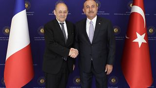 Dışişleri Bakanı Mevlüt Çavuşoğlu, resmi ziyaret amacıyla Türkiye’de bulunan Fransa Dışişleri Bakanı Jean-Yves Le Drian ile bir araya geldi.
