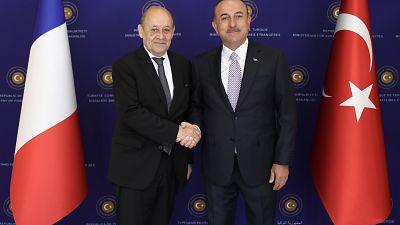 Dışişleri Bakanı Mevlüt Çavuşoğlu, resmi ziyaret amacıyla Türkiye’de bulunan Fransa Dışişleri Bakanı Jean-Yves Le Drian ile bir araya geldi. 