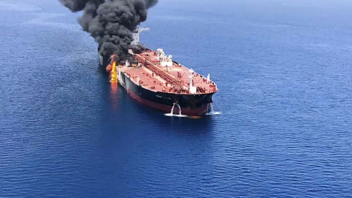 Tankschiffe in Flammen: Rätselhafte Vorfälle im Golf von Oman