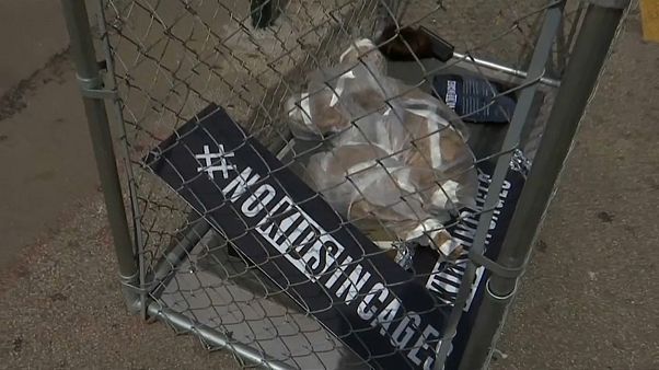 "No Kids in Cages" choca nova-iorquinos "No Kids in Cages" choca nova-iorquinos