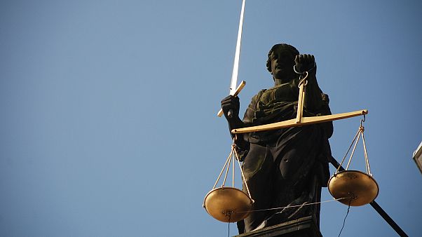 Wahre Liebe vorgespielt: Männer zwingen 7 Frauen zur Prostitution Wahre Liebe vorgespielt: Männer zwingen 7 Frauen zur Prostitution