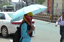 Жители Индии изнывают от жары