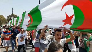 الجزائر: ارتياح واضح في صفوف المتظاهرين لمحاسبة المسؤولين الكبار في الجمعة الـ 17