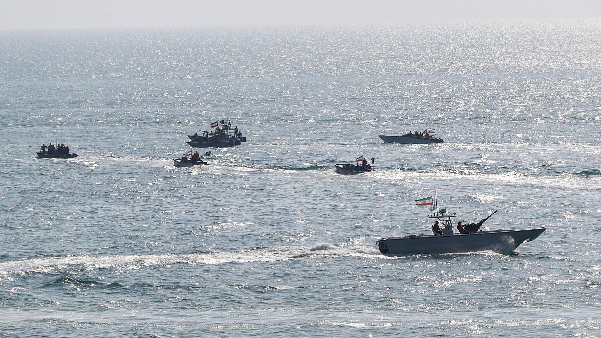زوارق حربية إيرانية سريعة في مياه الخليج. كانون الأول/2018