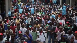 Haitianos pedem demissão do presidente nas ruas