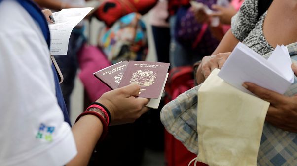 Perú instaura visas humanitarias a los migrantes venezolanos Perú instaura visas humanitarias a los migrantes venezolanos