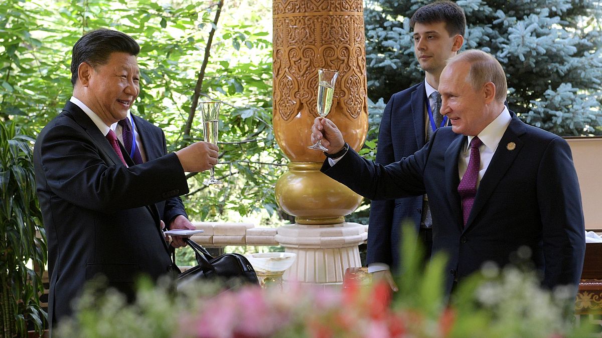 الرئيس الصيني شي جين بينغ ونظيره الروسي فلاديمير بوتين