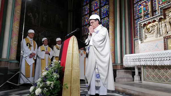 Notre Dame Katedrali’nde büyük yangın sonrası ilk ayin Notre Dame Katedrali’nde büyük yangın sonrası ilk ayin