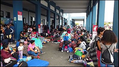 Thousands of Venezuelans descend on Peruvian border